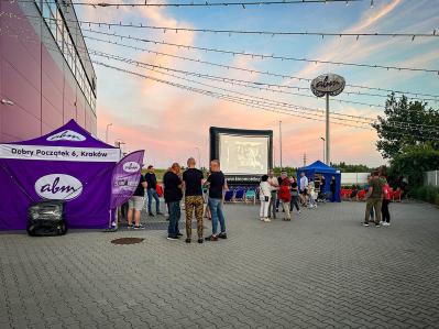 ABM Wyposaenie Sklepw - Kino letnie VI