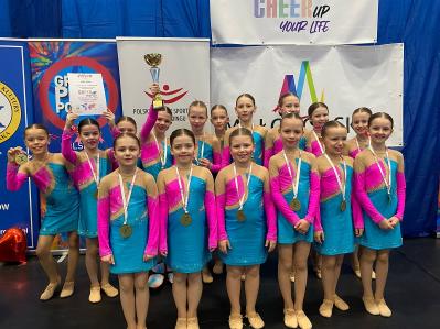 Zesp� wyr�niony medalami sportowymi