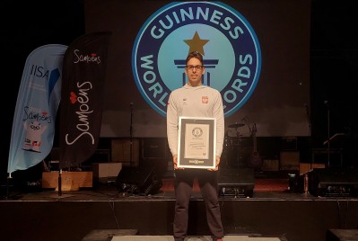 Rekordzista Guinnessa w pywaniu lodowym