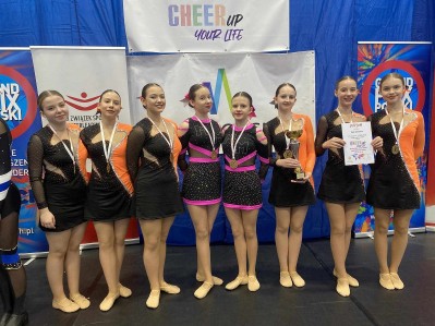 Cheerleaderki z medalami