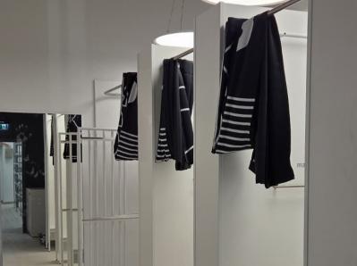 Wyposaenie przymierzalni w sklepie odzieowym