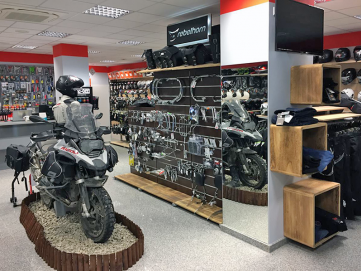 Meble do sklepu motocyklowego | Regały sklepowe Meble do sklepu motocyklowego | Regały sklepowe
