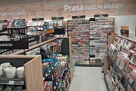 Obudowy mebli sklepowych w ksigarni