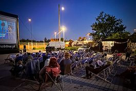 Kino plenerowe - organizator i sponsor: firma ABM