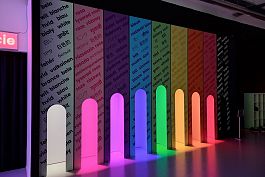 Kolorowa instalacja dla muzeum